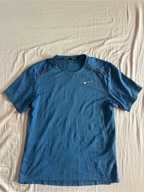 Nike Men’s Blue Short-Sleeve Performance Tee